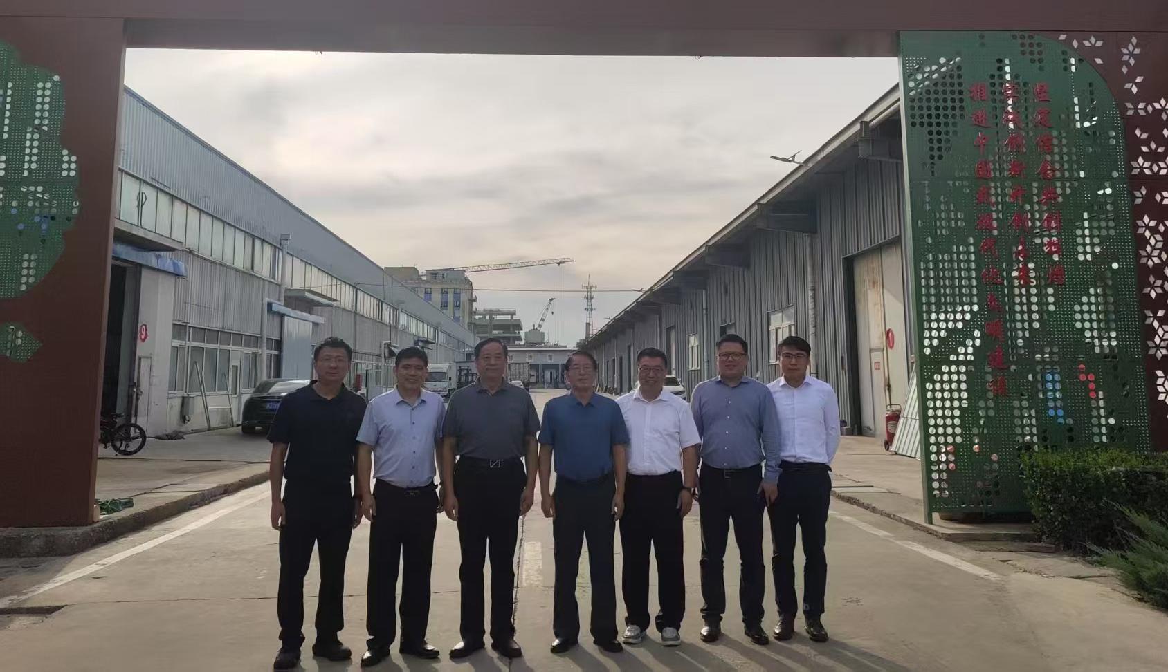 中國(guó)農(nóng)村技術(shù)開(kāi)發(fā)中心、農(nóng)村經(jīng)濟(jì)研究中心原領(lǐng)導(dǎo)一行來(lái)我公司調(diào)研指導(dǎo)(圖1)